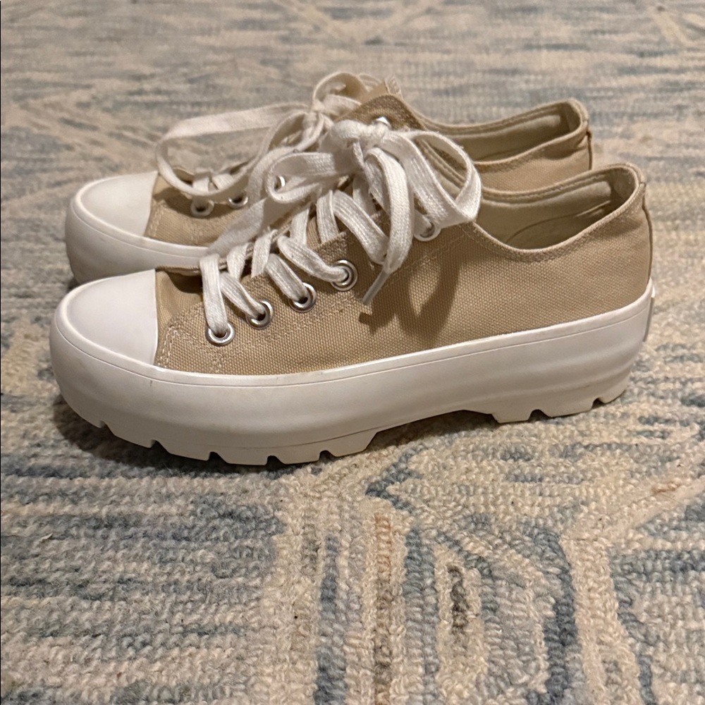 Sincerely Jules Vasco Tan and White Platform Sneakers Size 6.5
